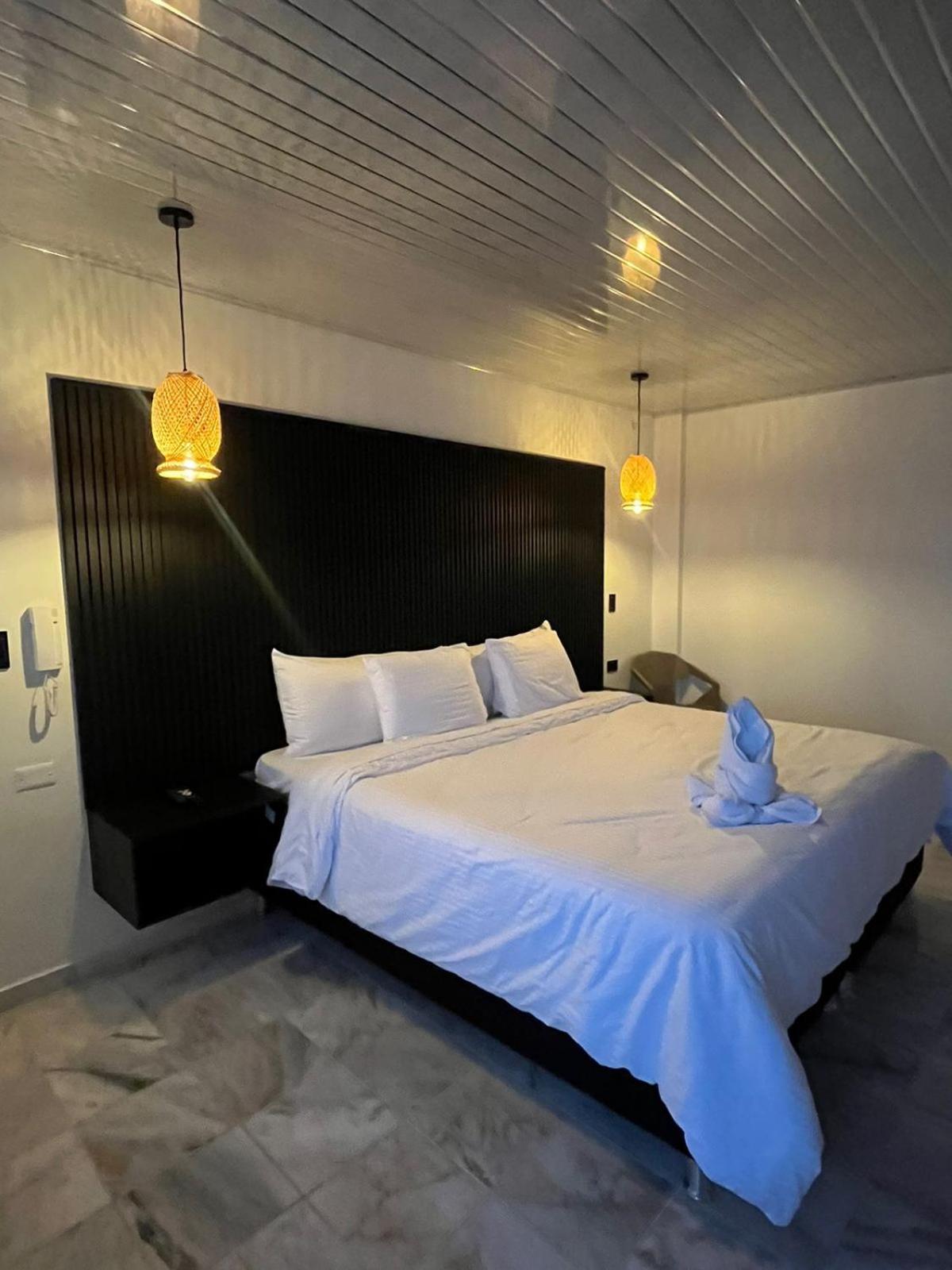 Hotel Celeste Inn Chinauta- Fusagasuga Ngoại thất bức ảnh